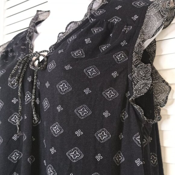 Casual Lucky brand mixed media short, ruffled sleeve and vneck  blouse size L - Picture 3 of 9